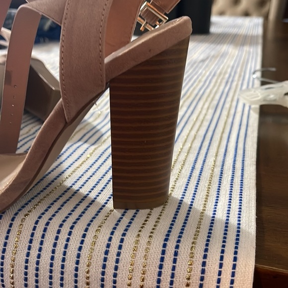 Only worn once. Blush Shoe Dazzle heeled sandals. Size 7.5 - Picture 5 of 6